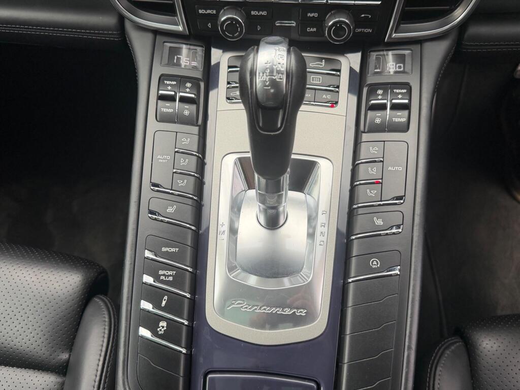 2015 Porsche Panamera thumbnail 17