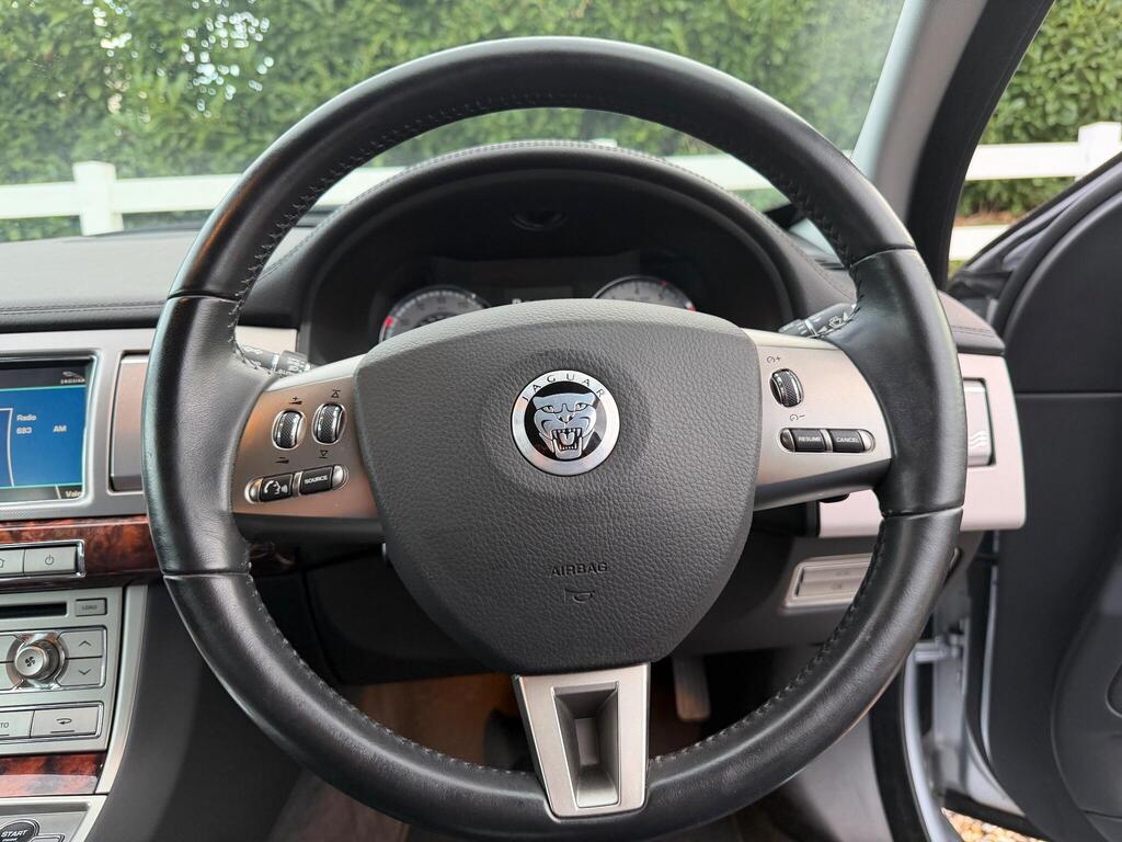 2010 Jaguar XF thumbnail 33