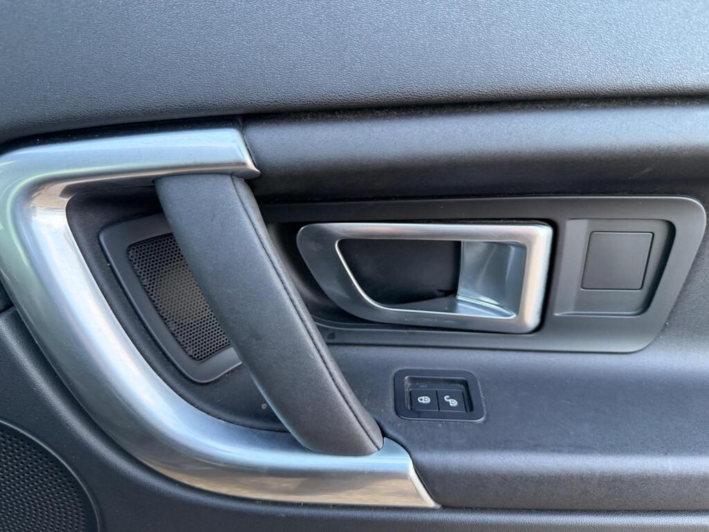 2016 Land Rover Discovery Sport thumbnail 24