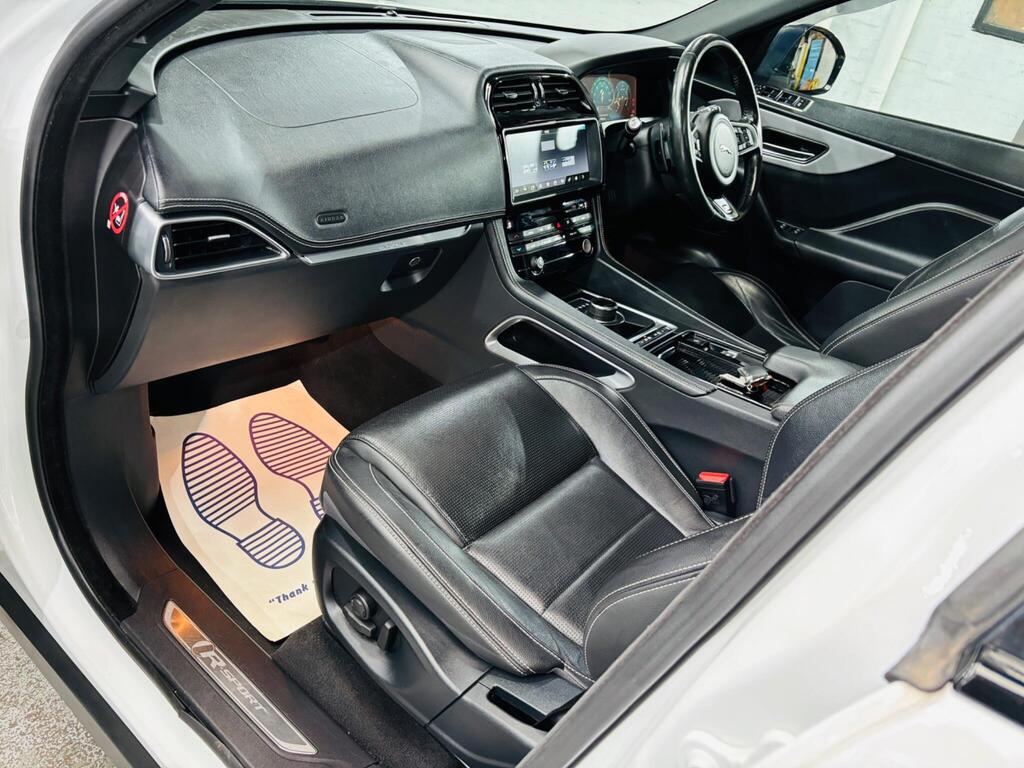 2016 Jaguar F-Pace thumbnail 15