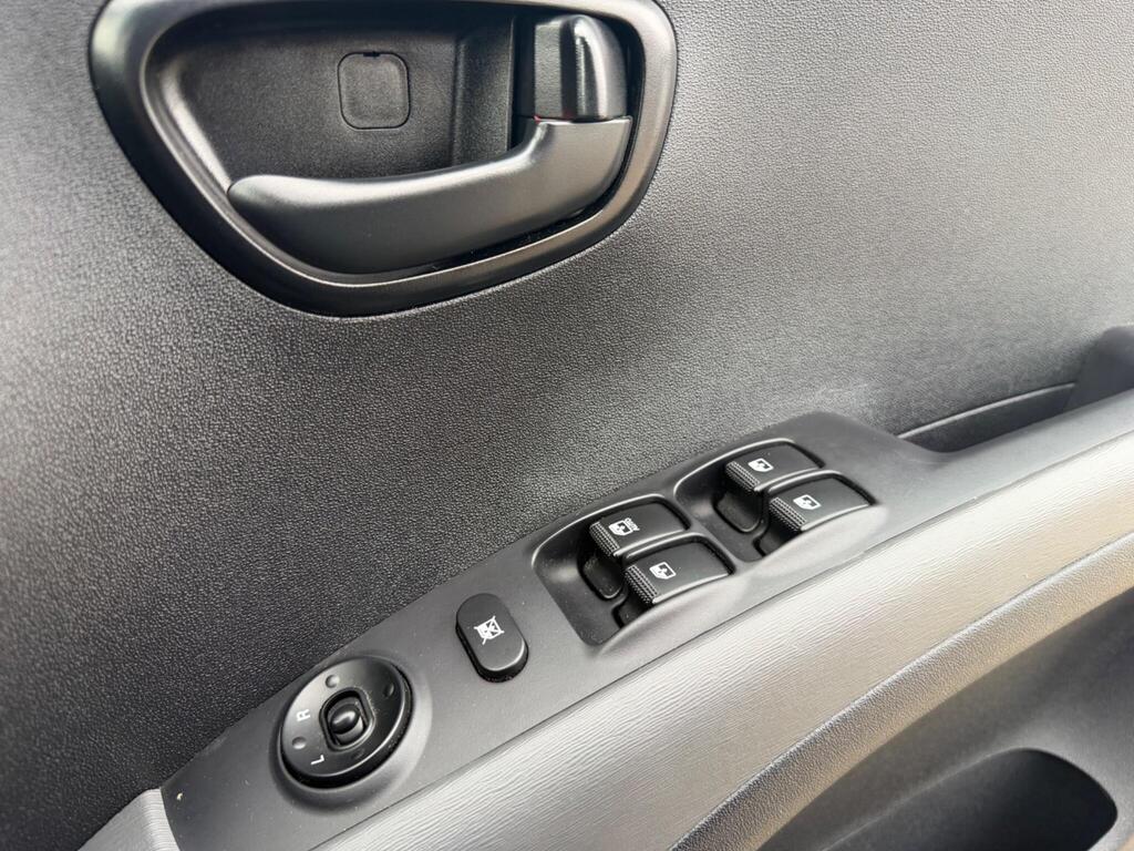 2012 Hyundai i10 thumbnail 23