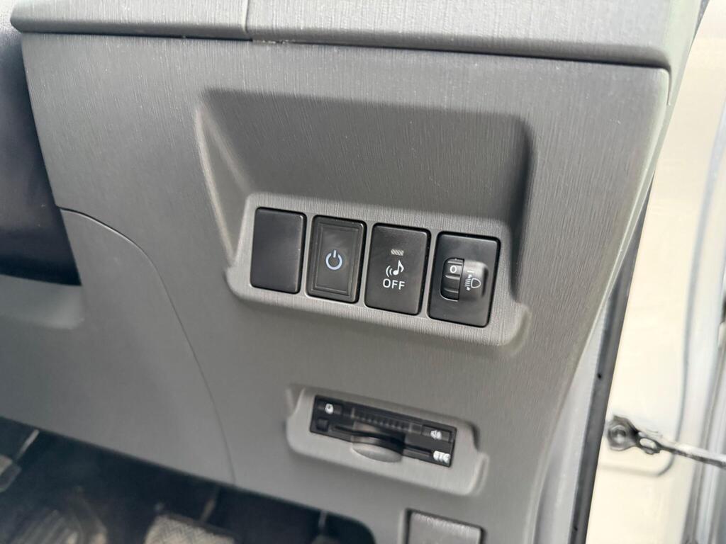 2013 Toyota Prius+ thumbnail 19
