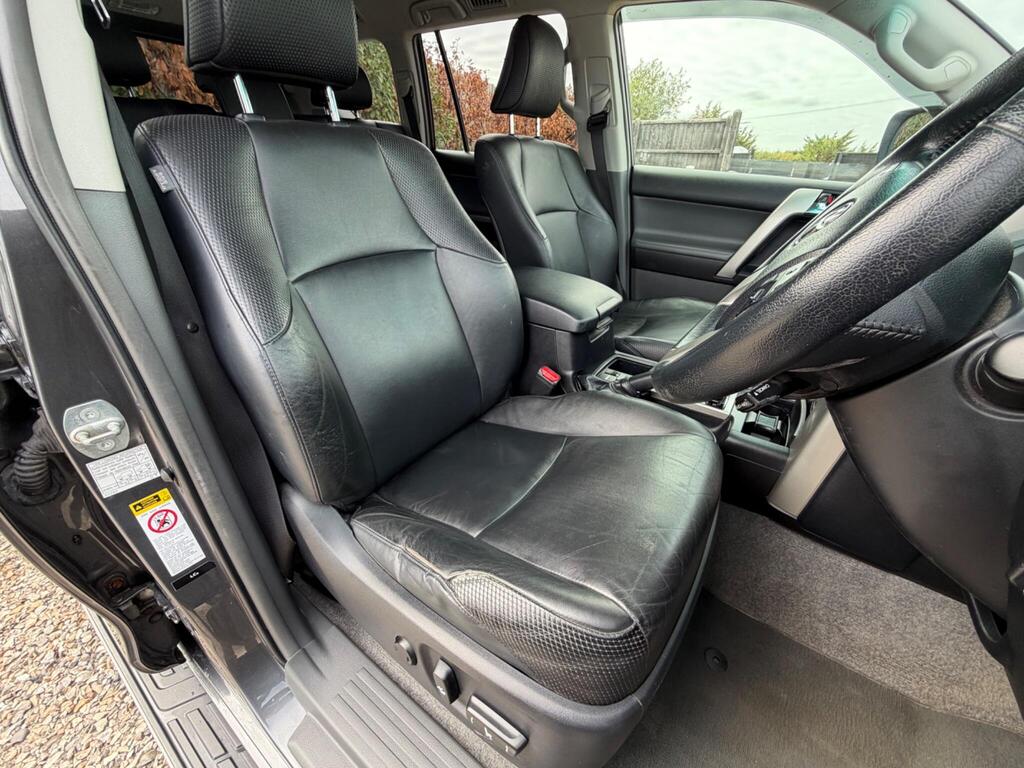2010 Toyota Land Cruiser thumbnail 22