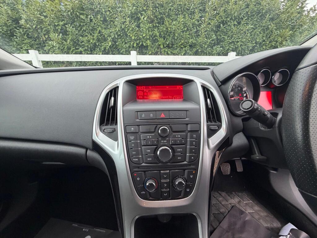 2014 Vauxhall Astra thumbnail 22