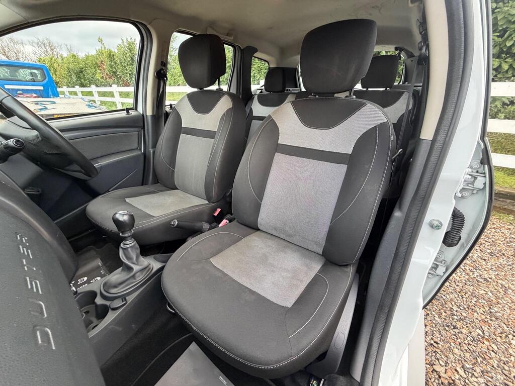 2016 Dacia Duster thumbnail 31