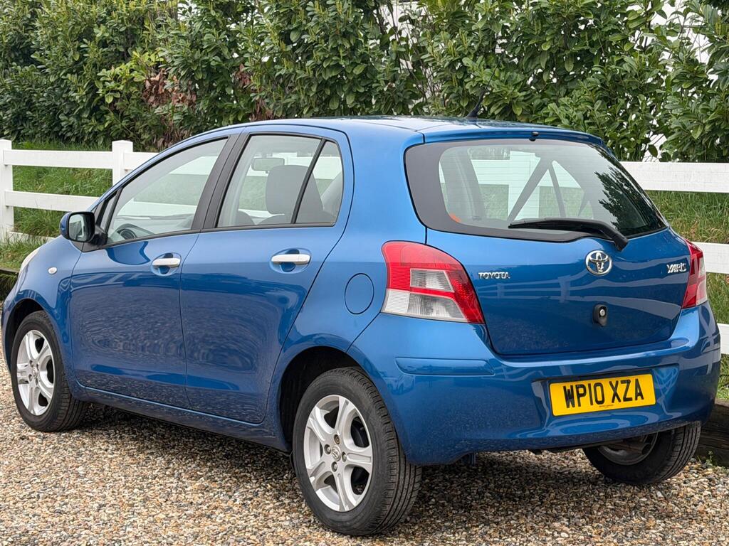 2010 Toyota Yaris thumbnail 9