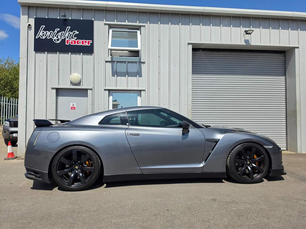 Nissan GT-R