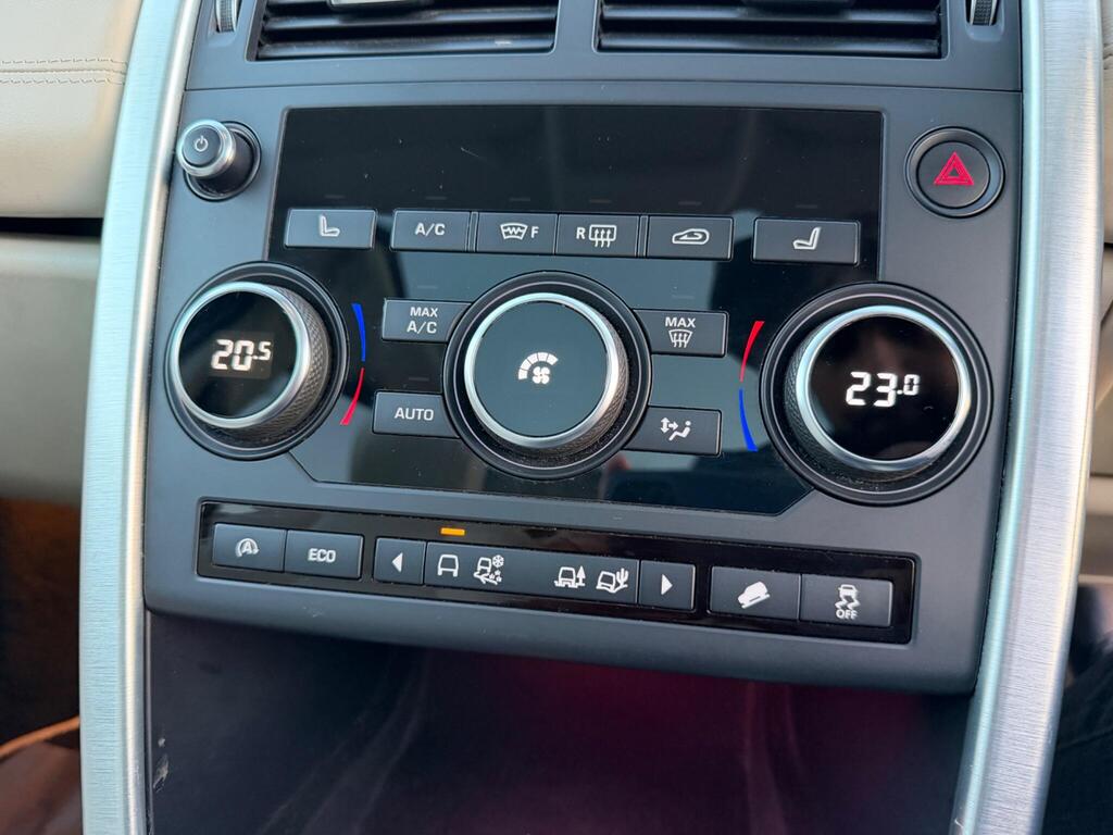 2017 Land Rover Discovery Sport thumbnail 30