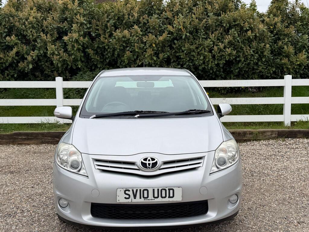 2010 Toyota Auris thumbnail 4