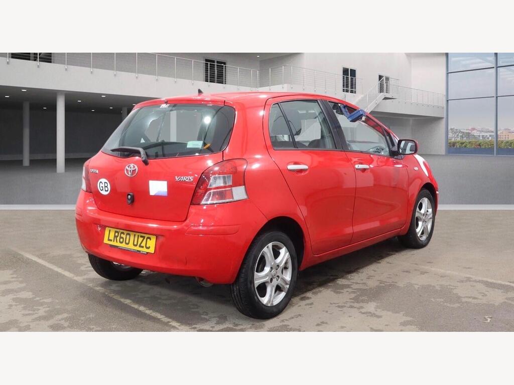2010 Toyota Yaris thumbnail 6