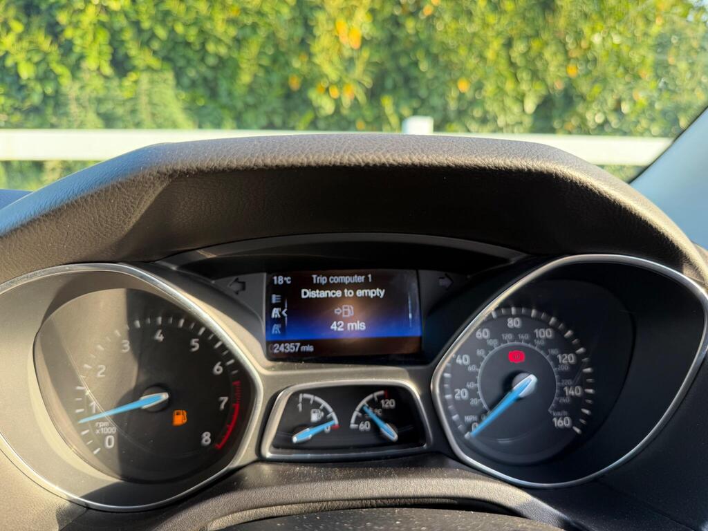 2017 Ford Focus thumbnail 27