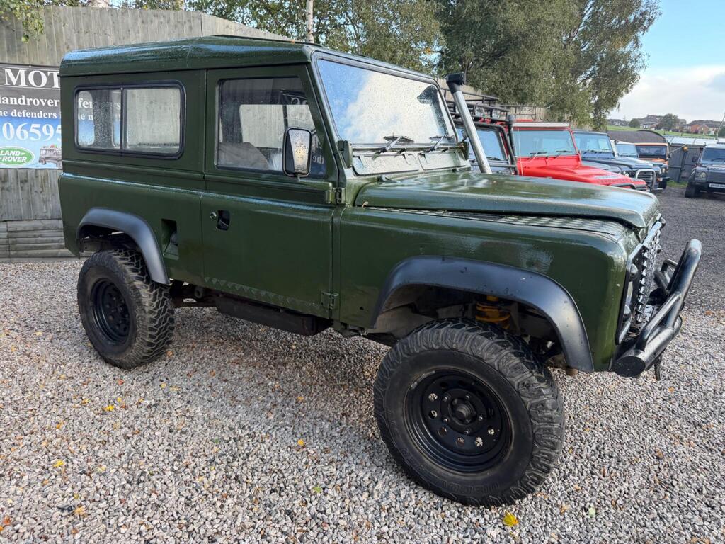 Land Rover Defender 90 SUV