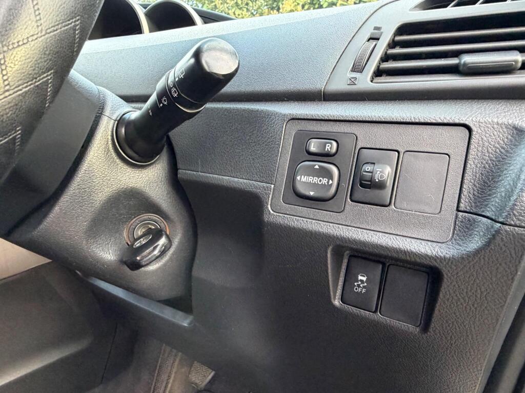 2010 Toyota Verso thumbnail 28