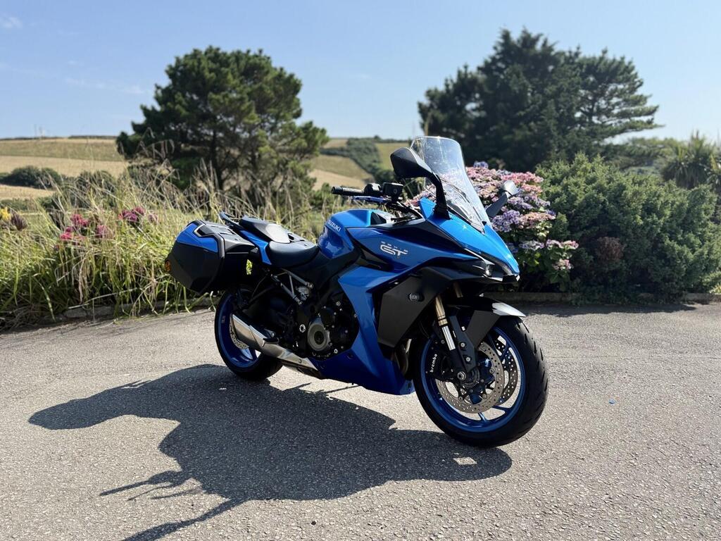 Suzuki GSX-S1000GT+