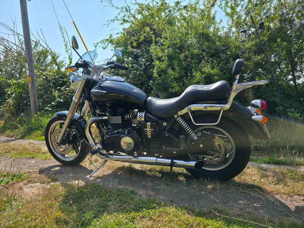 Triumph Speedmaster 865