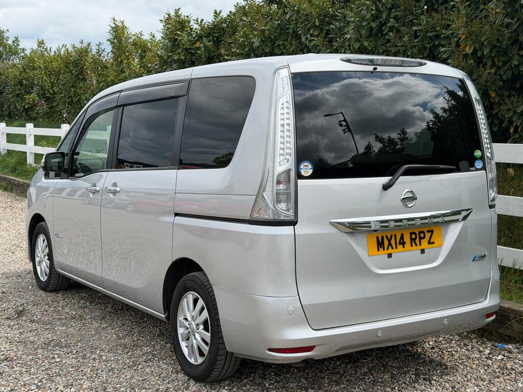 2014 Nissan Serena thumbnail 6