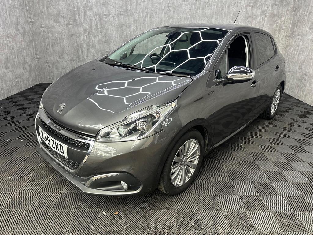 Peugeot 208 Hatchback 1.2 PureTech Signature Euro 6 (s/s) 5dr