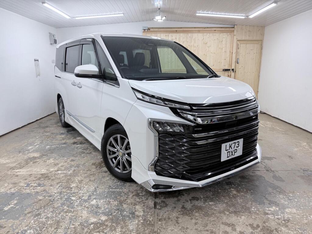 Toyota Voxy MPV 1.8 VVT-I HYBRID modelista 7seater