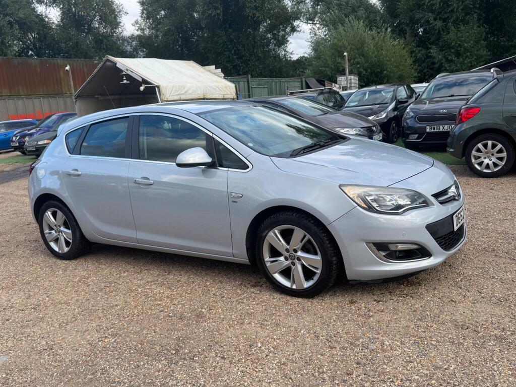 Vauxhall Astra Hatchback 1.6 16v SRi Euro 5 5dr