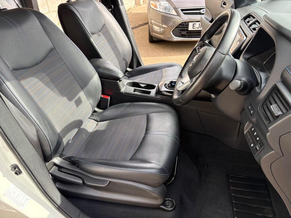 Nissan Leaf Hatchback 39kWh N-Connecta Auto 5dr