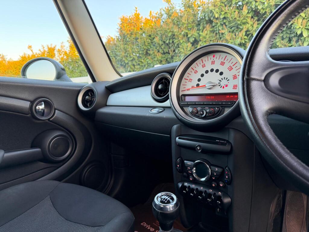 2010 MINI Hatch thumbnail 16