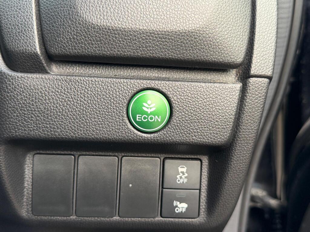 2014 Honda Jazz thumbnail 23