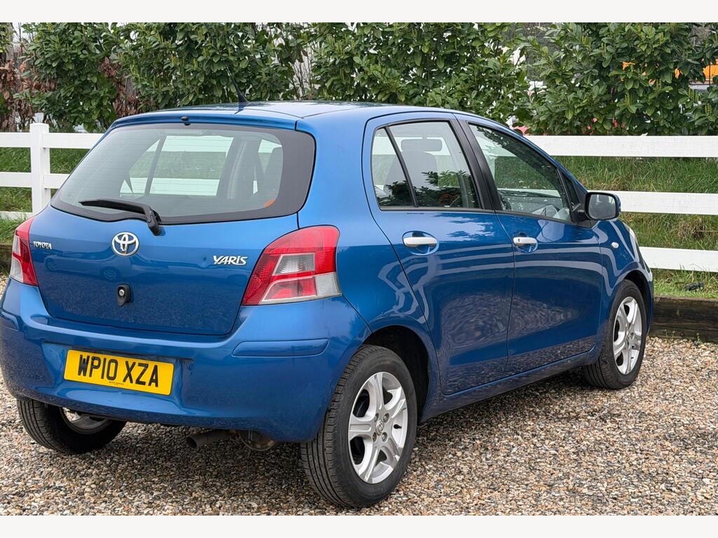 2010 Toyota Yaris thumbnail 15