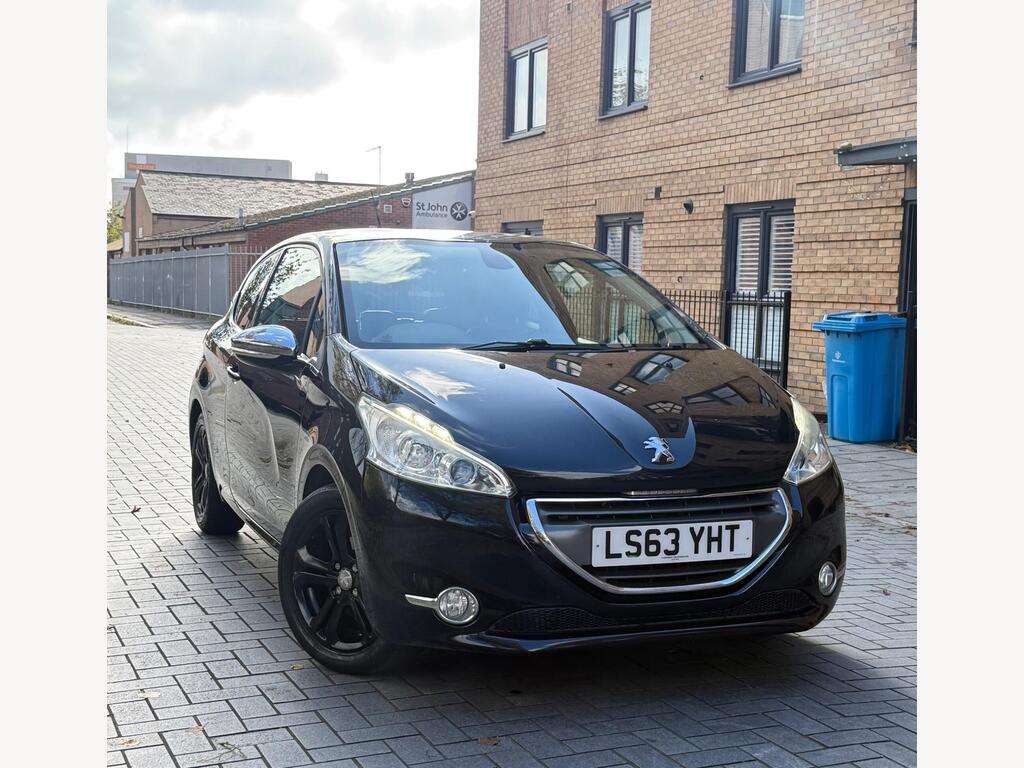 Peugeot 208 Hatchback 1.2 VTi Allure Euro 5 3dr
