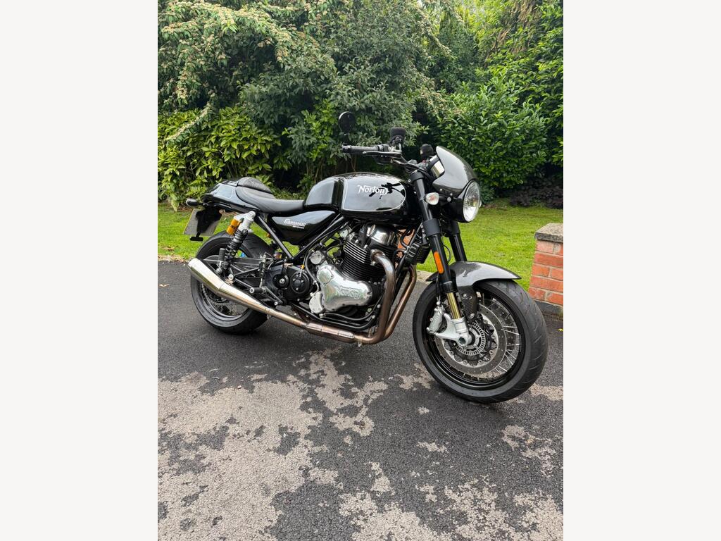 Norton Commando 961