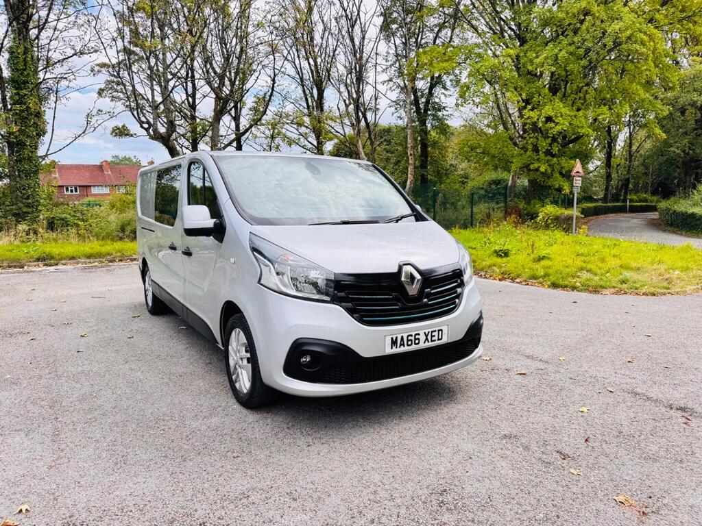 Renault Trafic Combi Van 1.6 dCi 29 Sport Nav Crew Van LWB Euro 6 6dr