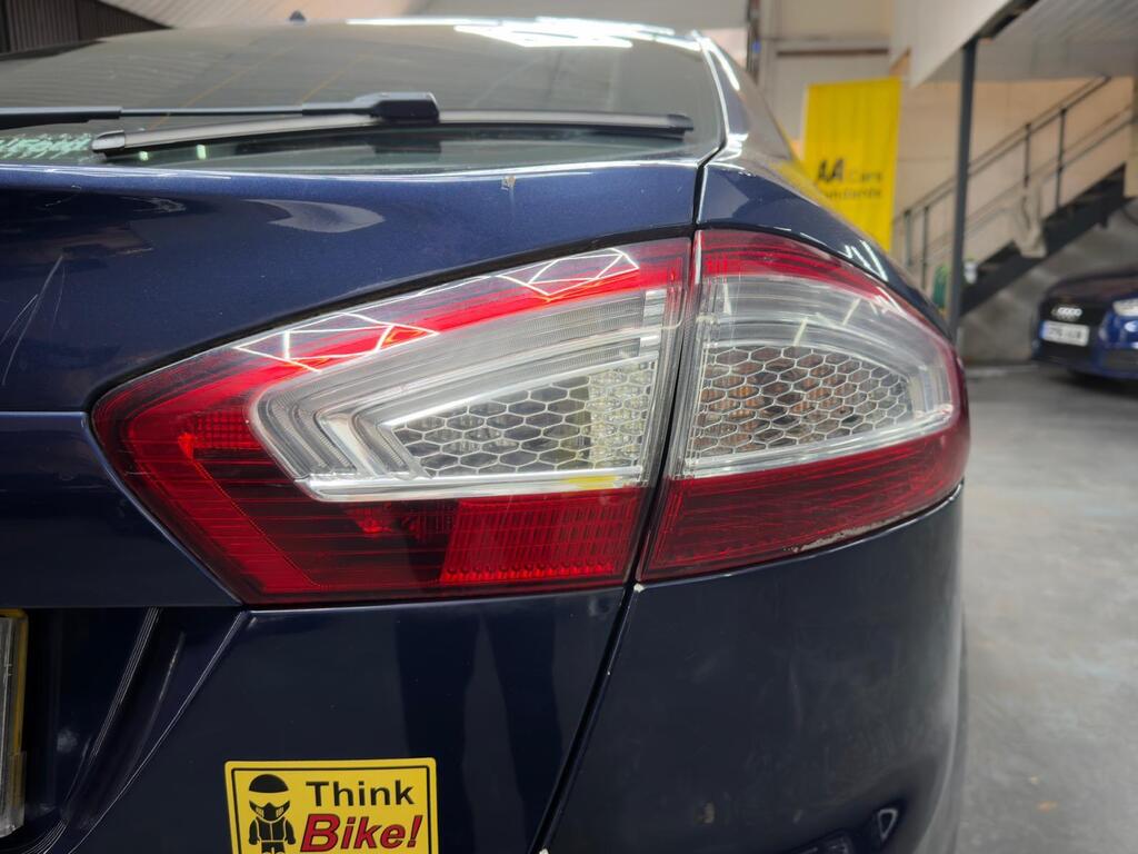 2012 Ford Mondeo thumbnail 24