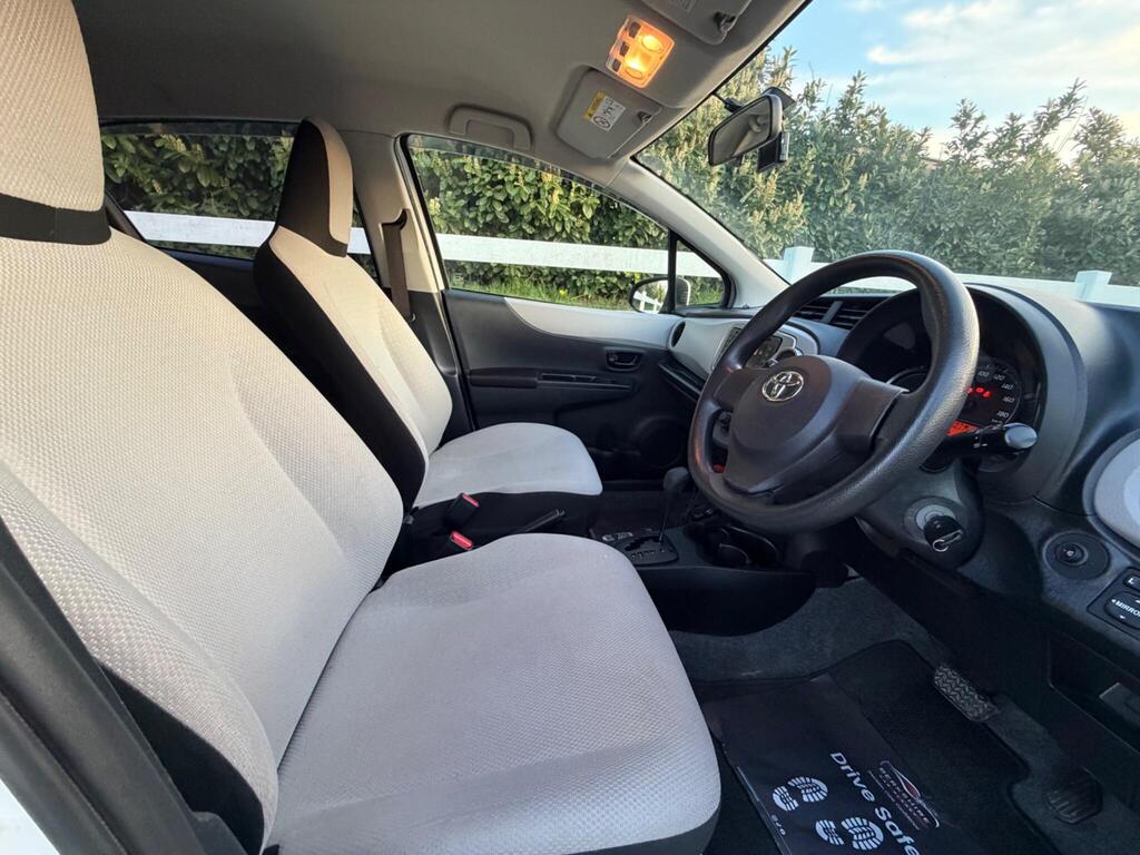 2012 Toyota Yaris thumbnail 18