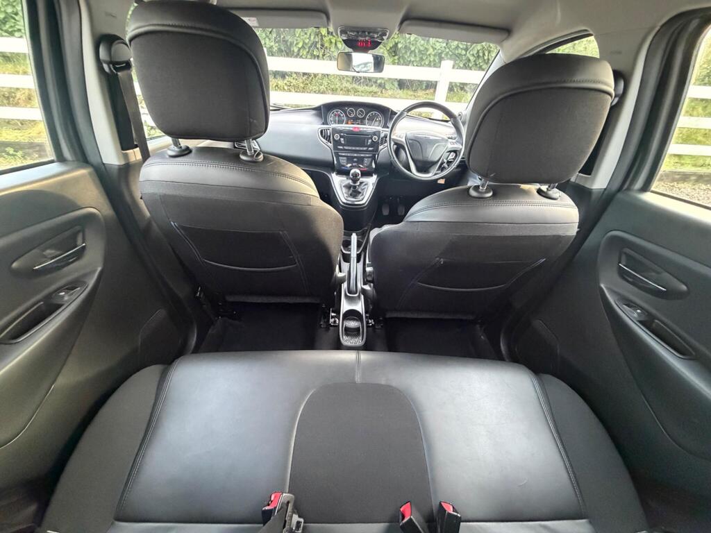 2013 Chrysler Ypsilon thumbnail 19