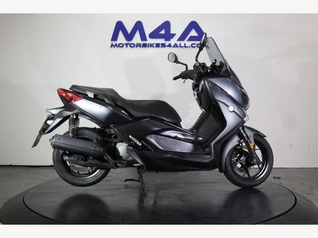 Yamaha XMAX 125