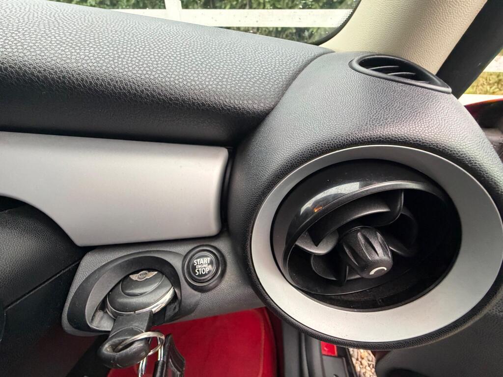 2011 MINI Hatch thumbnail 21