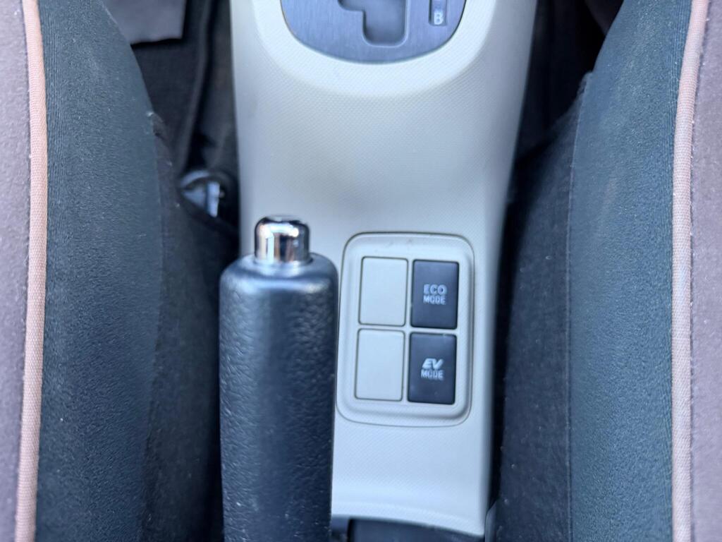 2013 Toyota Aqua thumbnail 20
