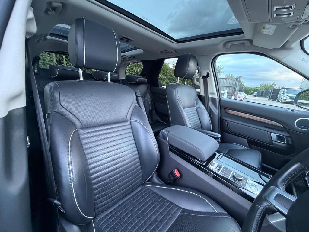 2017 Land Rover Discovery thumbnail 23