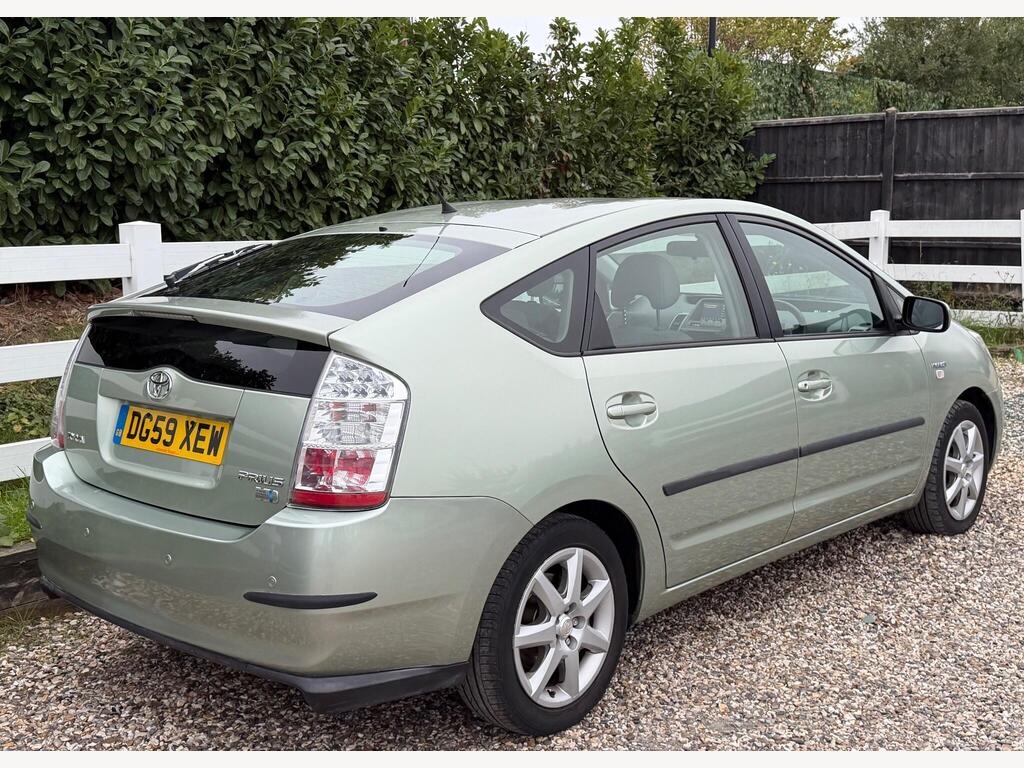 Toyota Prius 1.5 T Spirit CVT 5dr thumbnail 9