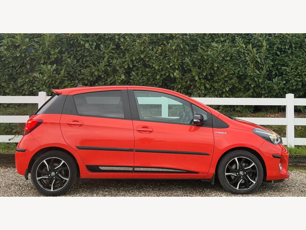 Toyota Yaris 1.5 VVT-h Orange Edition E-CVT Euro 6 5dr thumbnail 21