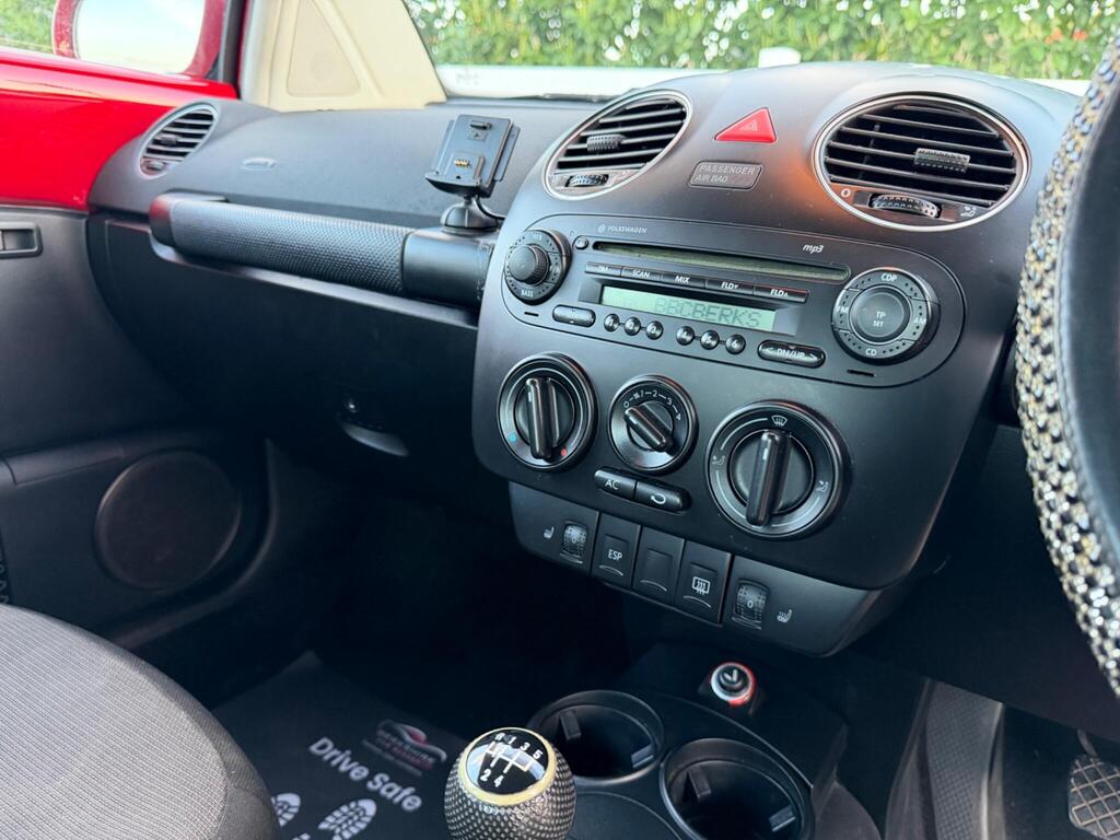 2010 Volkswagen Beetle thumbnail 15