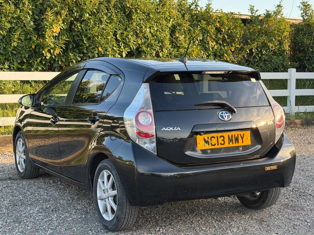 2013 Toyota Aqua thumbnail 9