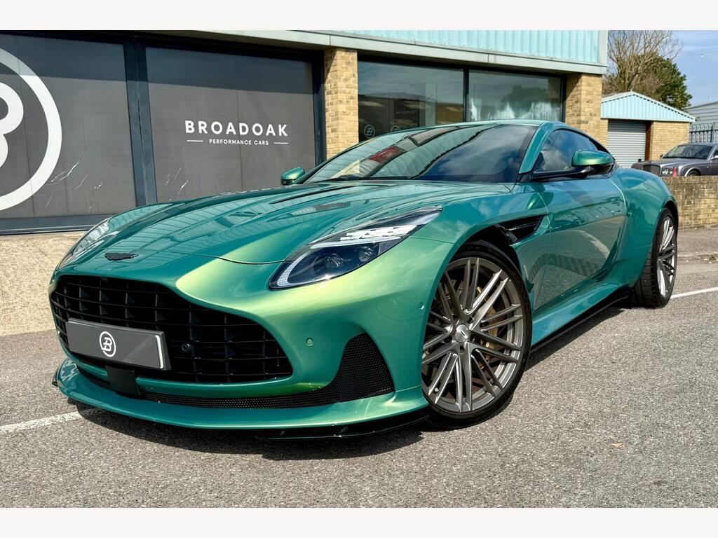 Aston Martin DB12