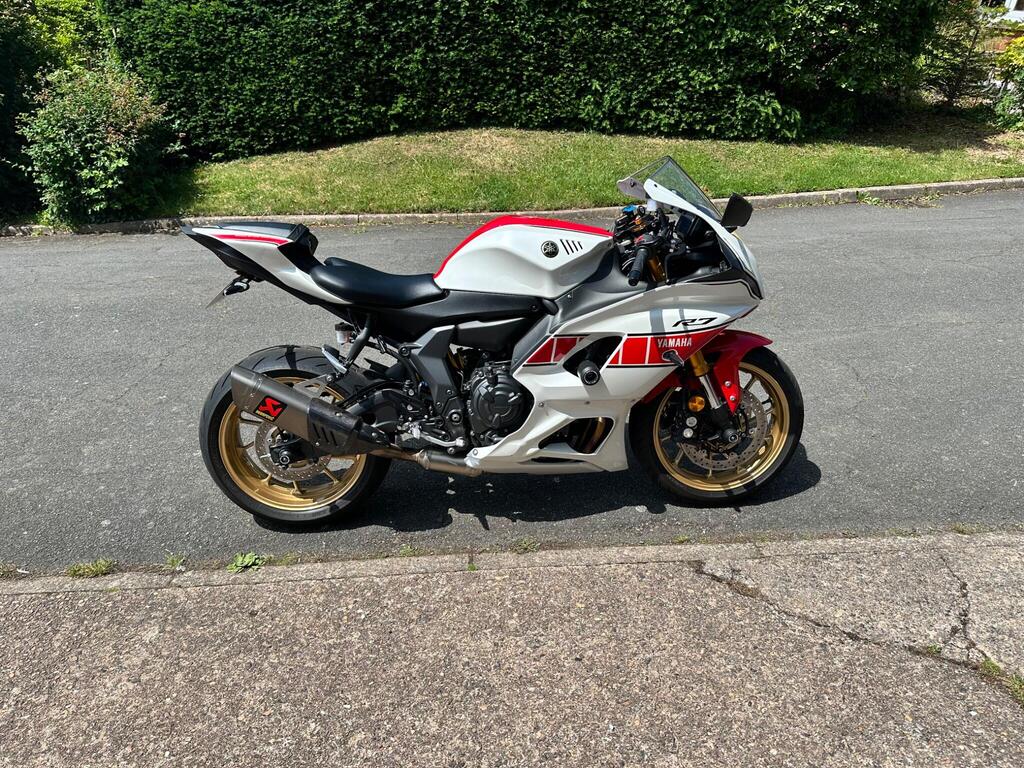 Yamaha R7