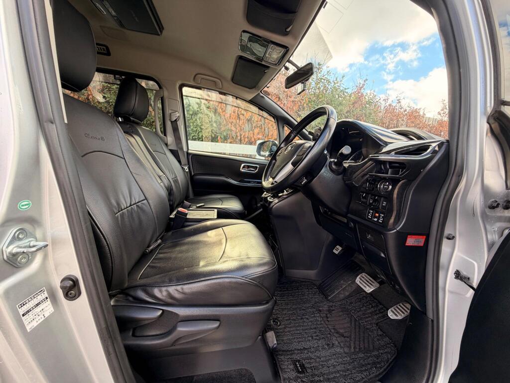 2014 Toyota Voxy thumbnail 28