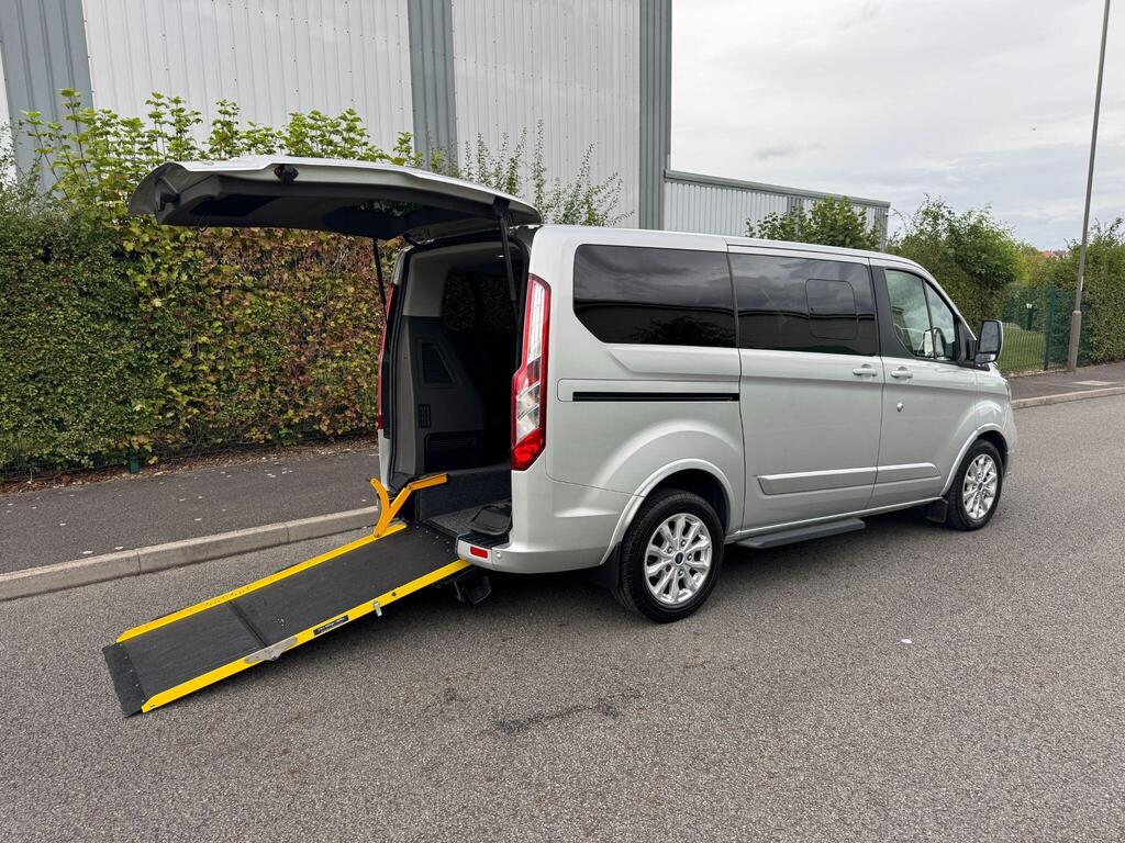 Ford Tourneo Custom Minibus 2.0 320 EcoBlue Titanium Auto L1 Euro 6 (s/s) 5dr