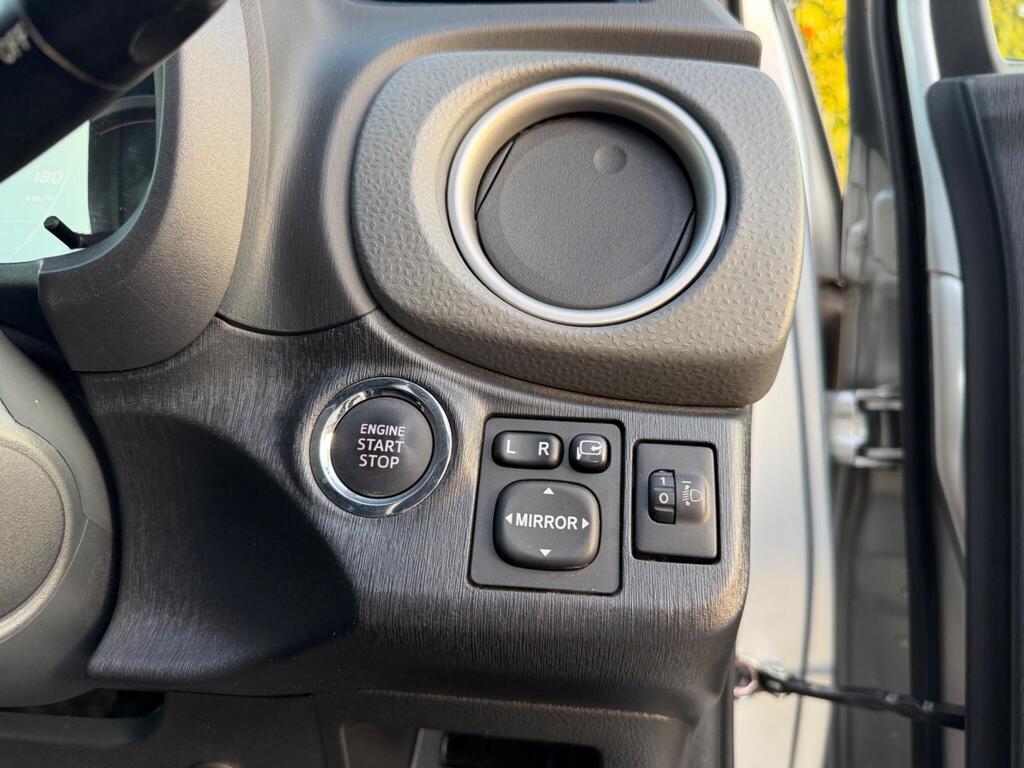 2013 Toyota Yaris thumbnail 24