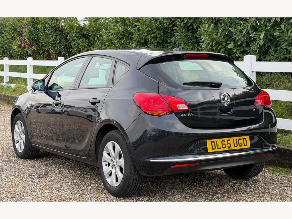 2015 Vauxhall Astra thumbnail 8