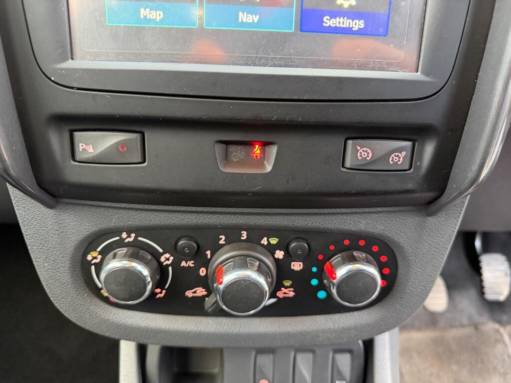 2016 Dacia Duster thumbnail 32