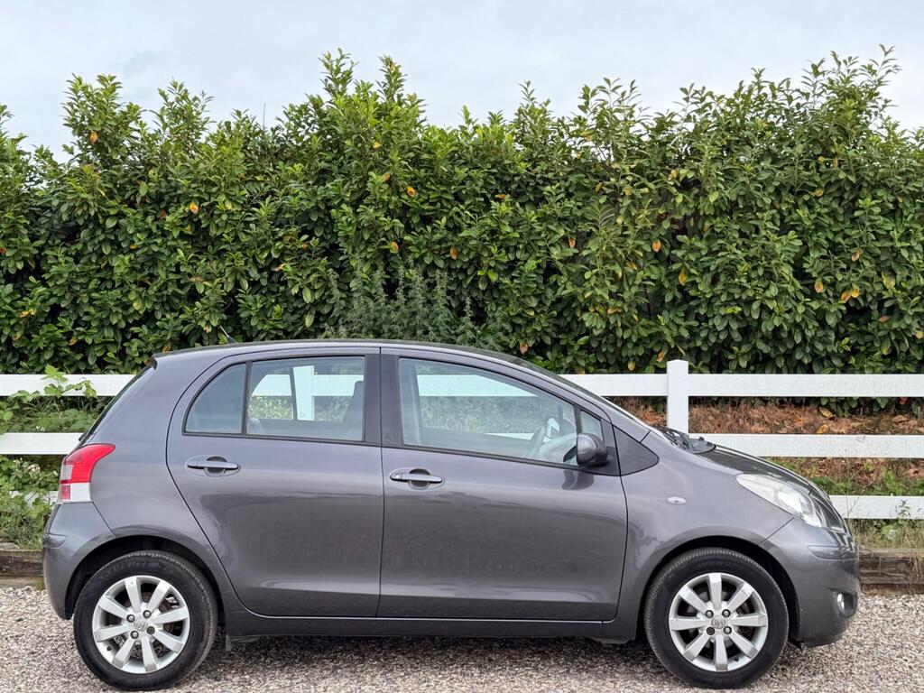 2011 Toyota Yaris thumbnail 11
