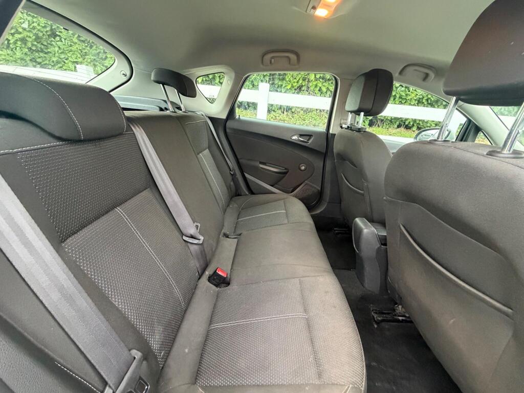 2014 Vauxhall Astra thumbnail 18